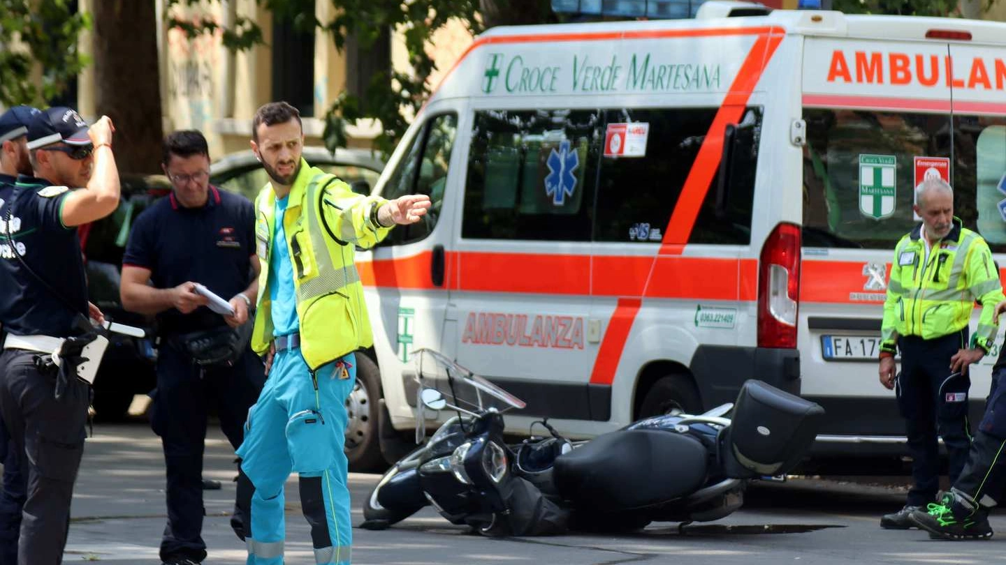 L’intervento su un incidente stradale (foto d’archivio)