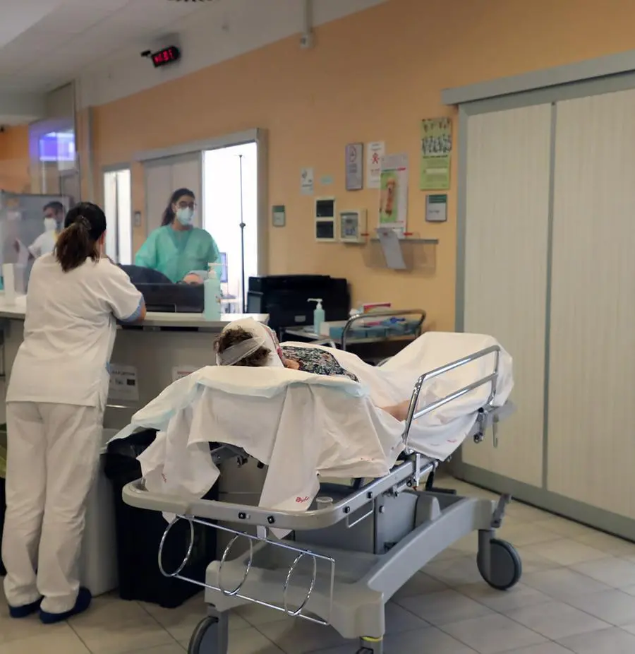 Influenza, Covid e... traumi. Lucca, assalto al pronto soccorso