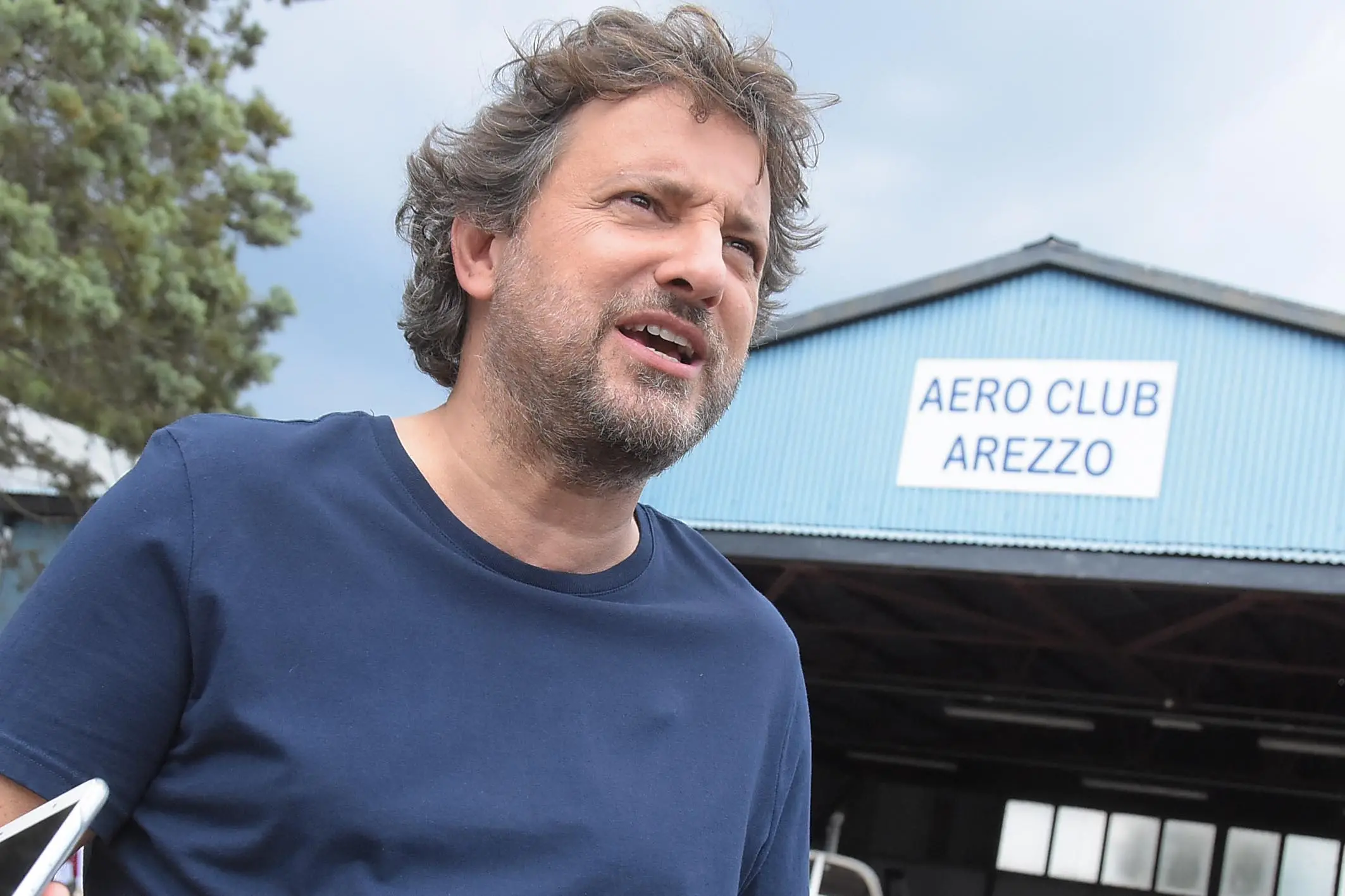 Pieraccioni ciak a sorpresa l aeroclub diventa un set