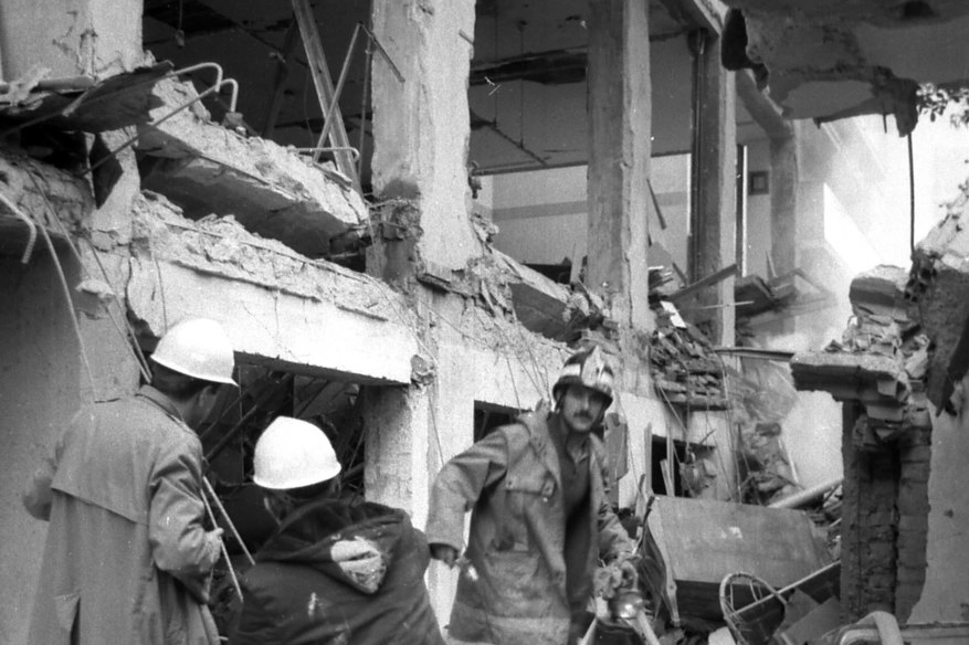 L'attentato del 1987 in via Toscanini a Firenze (foto archivio Pressphoto)