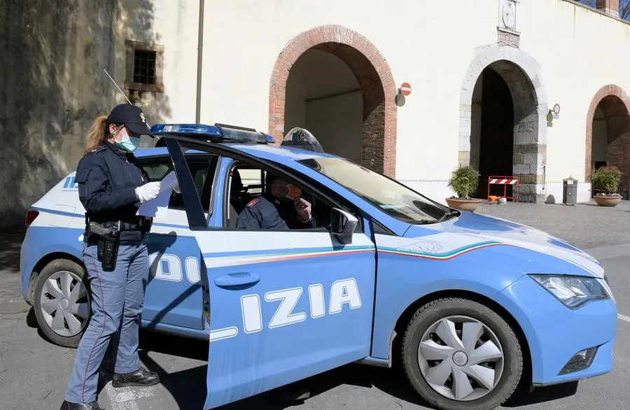 Lucca, danneggiamenti e furti in centro: presi due giovanissimi