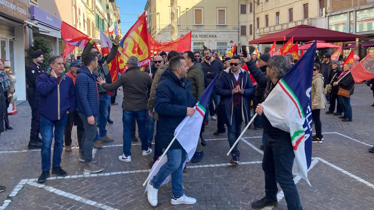 Manifestazione contro l’inquinamento, tensione fra sinistra e Fratelli d’Italia