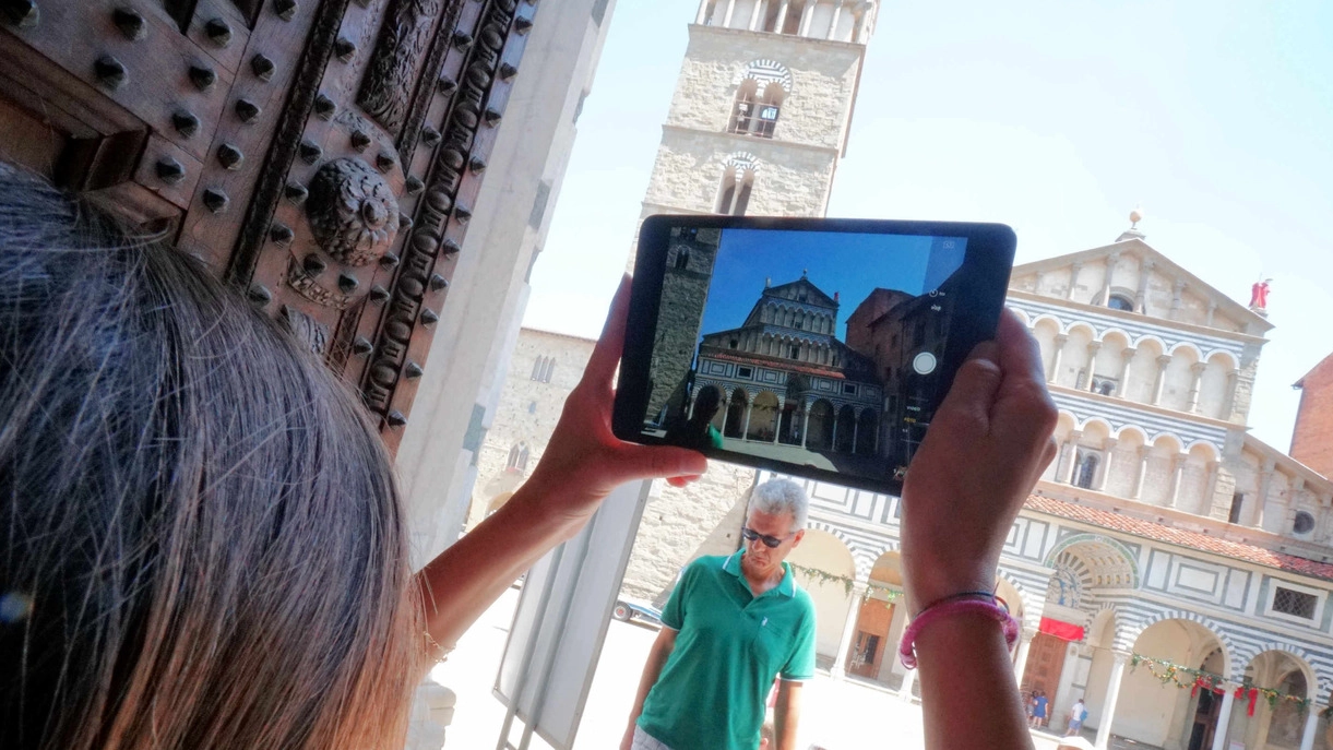 Pistoia vista attraverso il tablet (Acerboni / FotoCastellani)