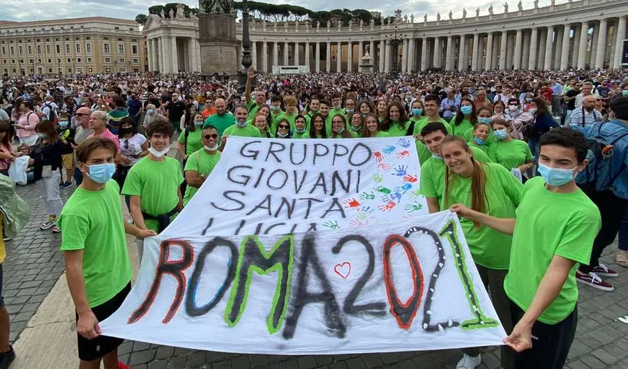 Papa Francesco saluta i giovani uzzanesi