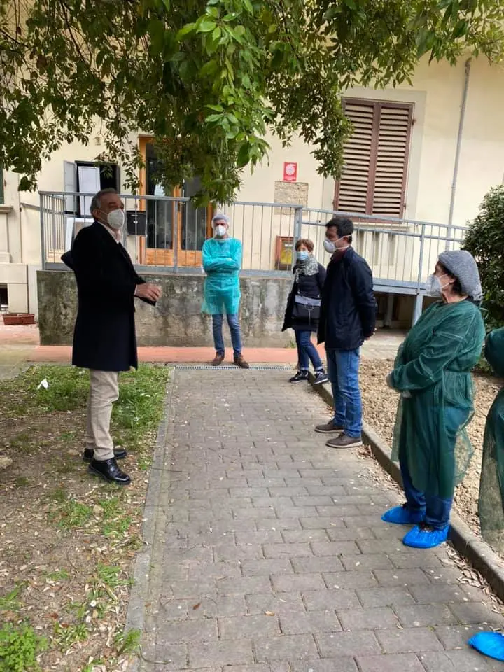 Bucine, malati di Alzheimer e positivi al Covid: "Nei loro occhi leggi la paura"