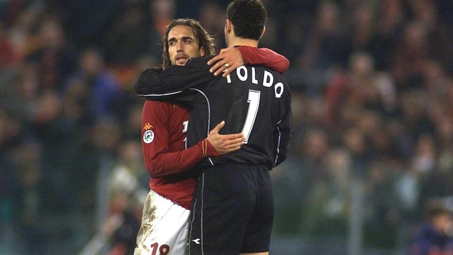 Roma-Fiorentina del 26 novembre 2000: l’abbraccio fra Batistuta e Toldo