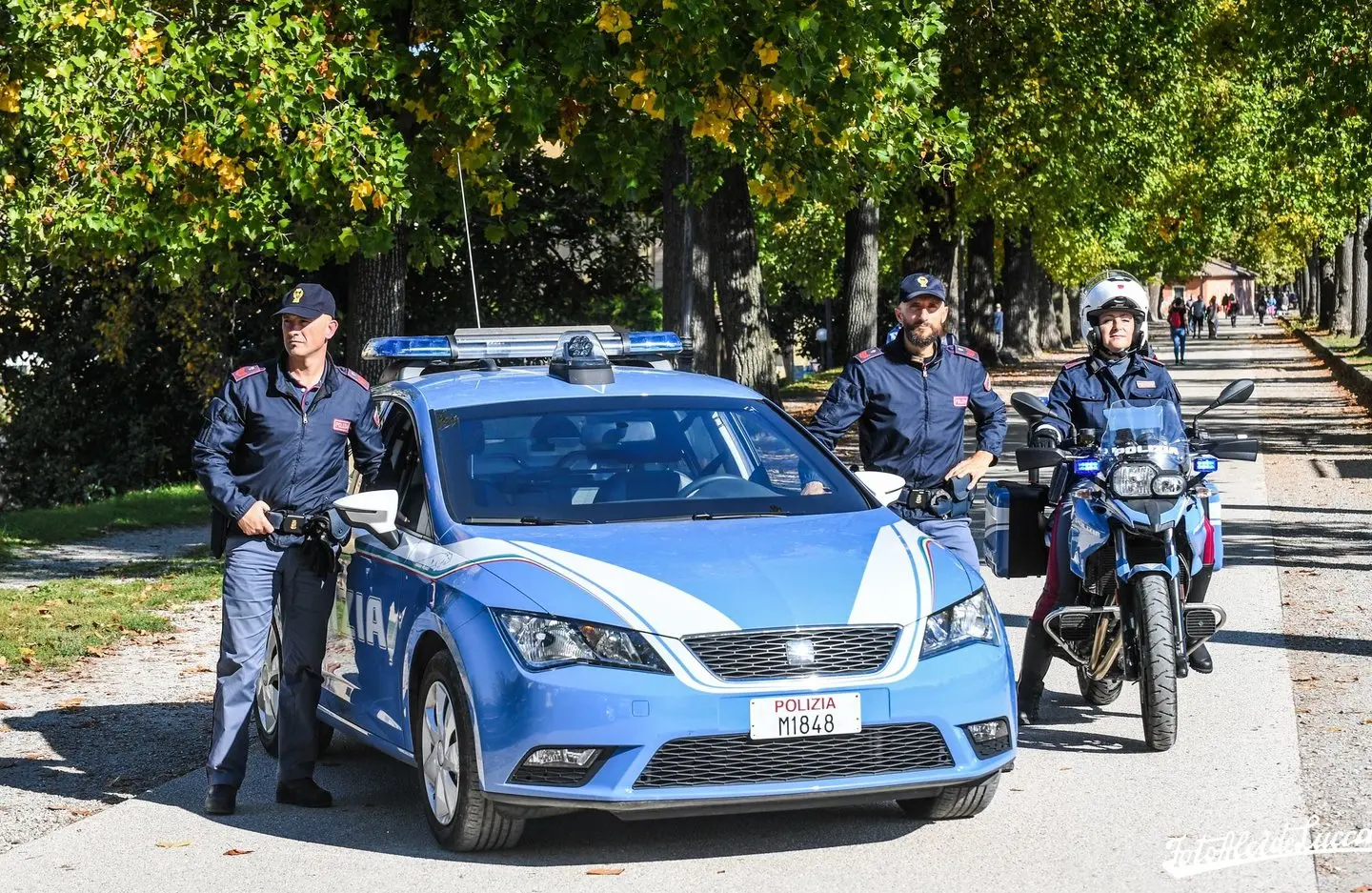 Lucca, diciottenne sulle Mura con un coltello in tasca