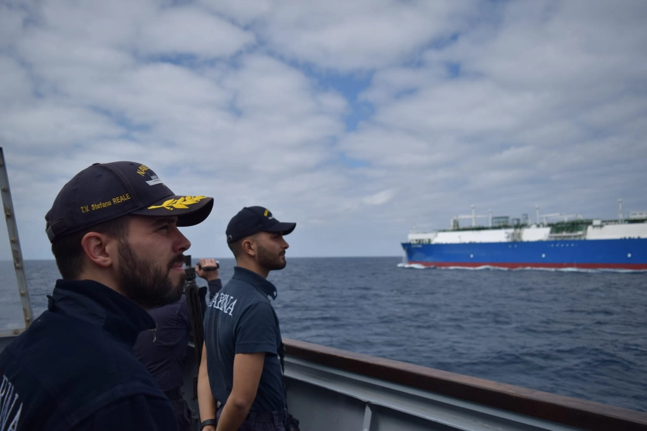 La Marina Militare scorta la Golar Tundra