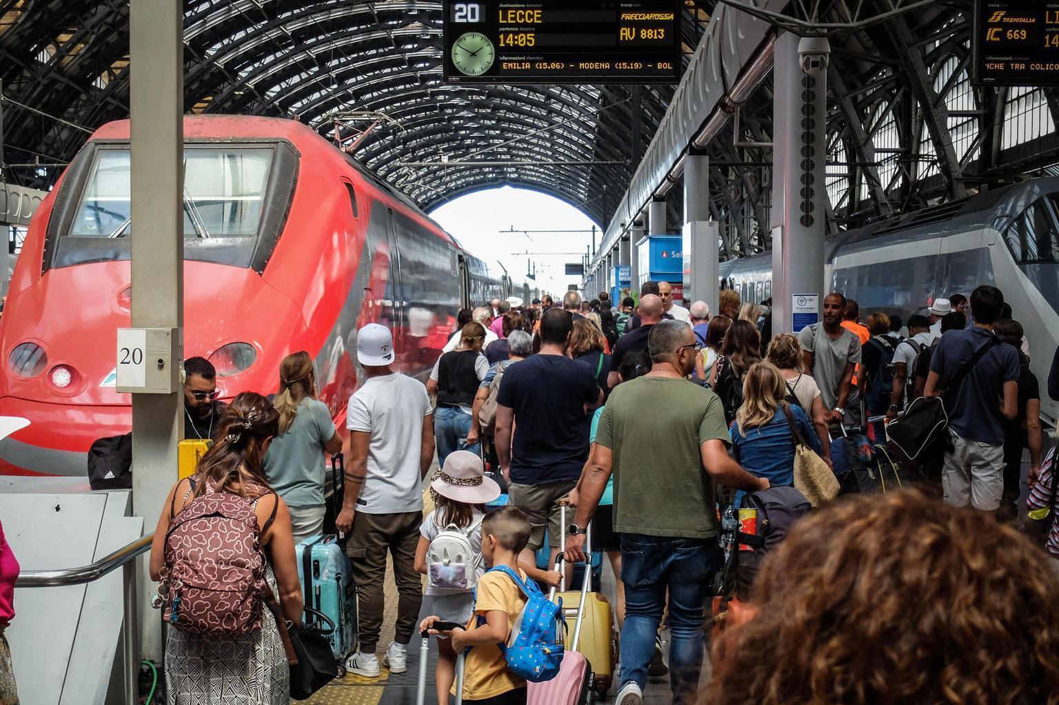 Sciopero Generale 20 Ottobre: Treni, Mezzi Pubblici, Scuola: Tutti I ...