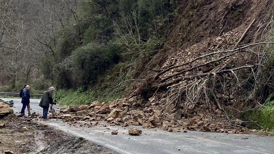 Frana sulla sp38, tecnici al lavoro per la riapertura