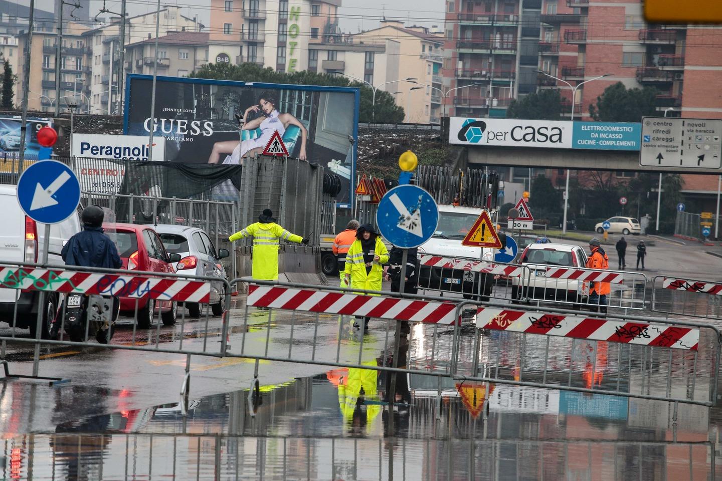 Firenze, Dopo La Neve La Pioggia: Allagamenti In Viale Guidoni E Caos ...