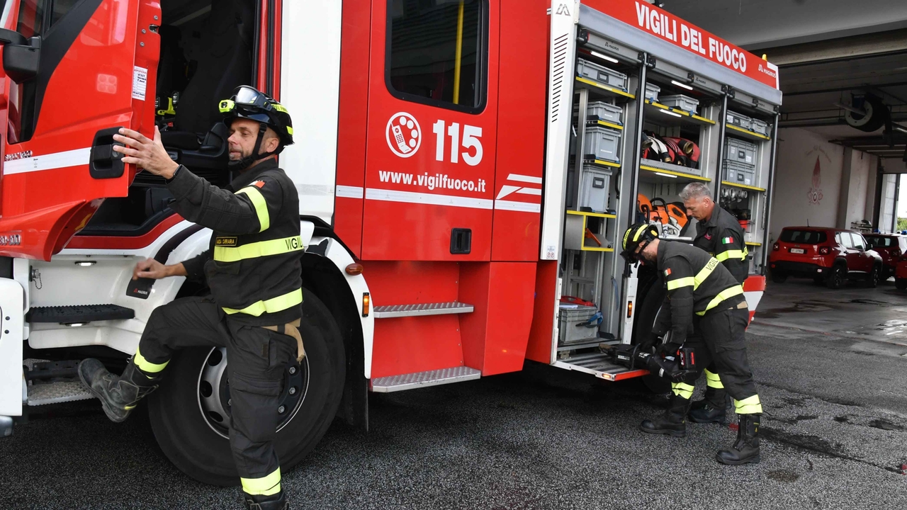 Vigili del fuoco in azione (foto di repertorio)