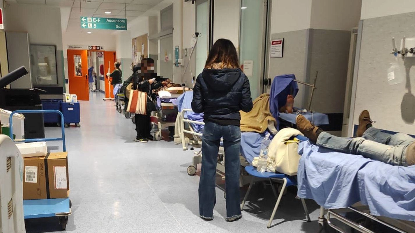 Ancora maxi code  in pronto soccorso: "Ambulanze ferme e persone in attesa"