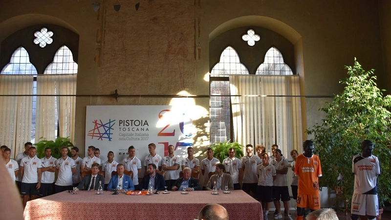 La presentazione in Comune