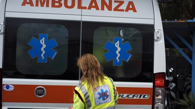 Sul posto è intervenuta l'ambulanza (foto di repertorio)