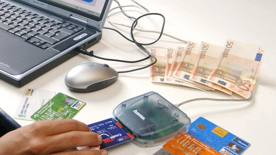 Carte di credito (foto archivio spf)