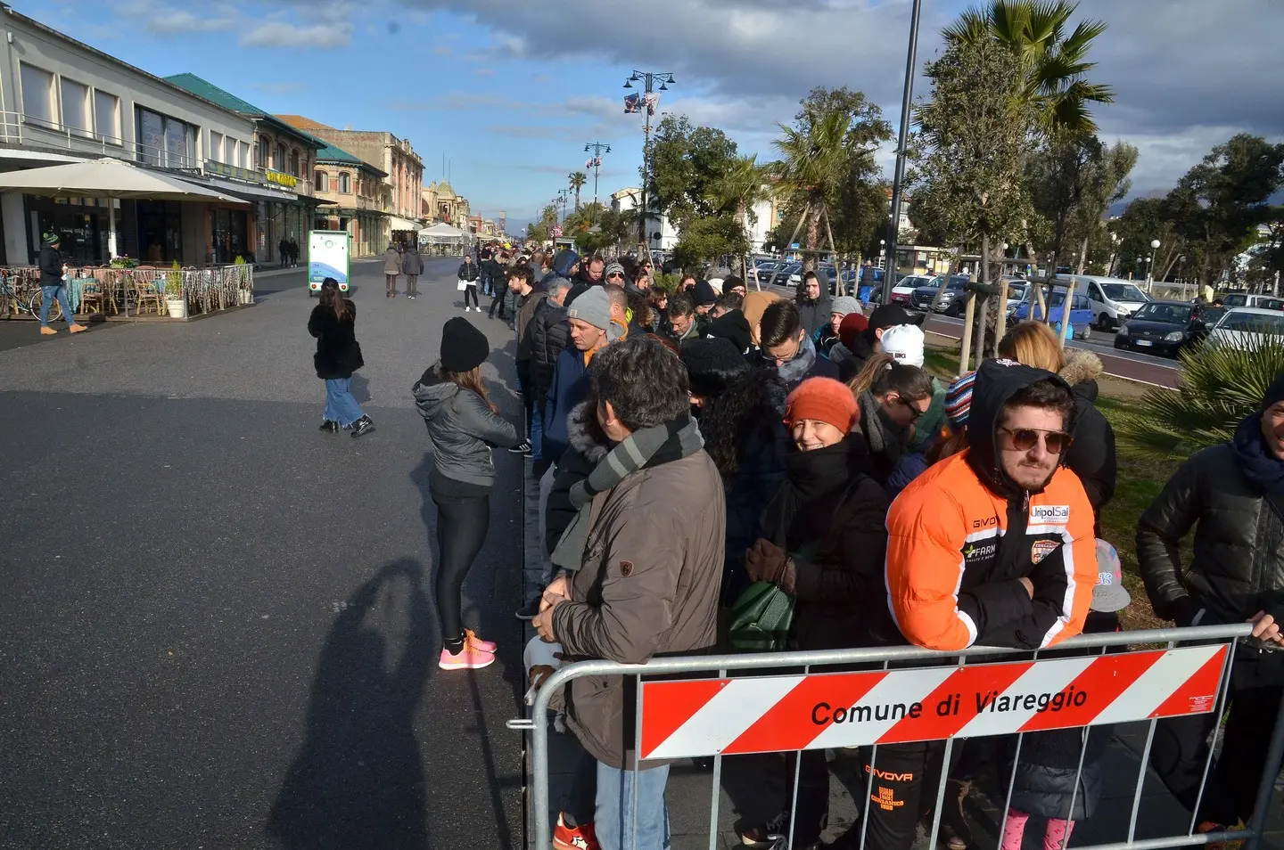 Jovanotti, tutti in fila per conquistare un biglietto per il Beach Party