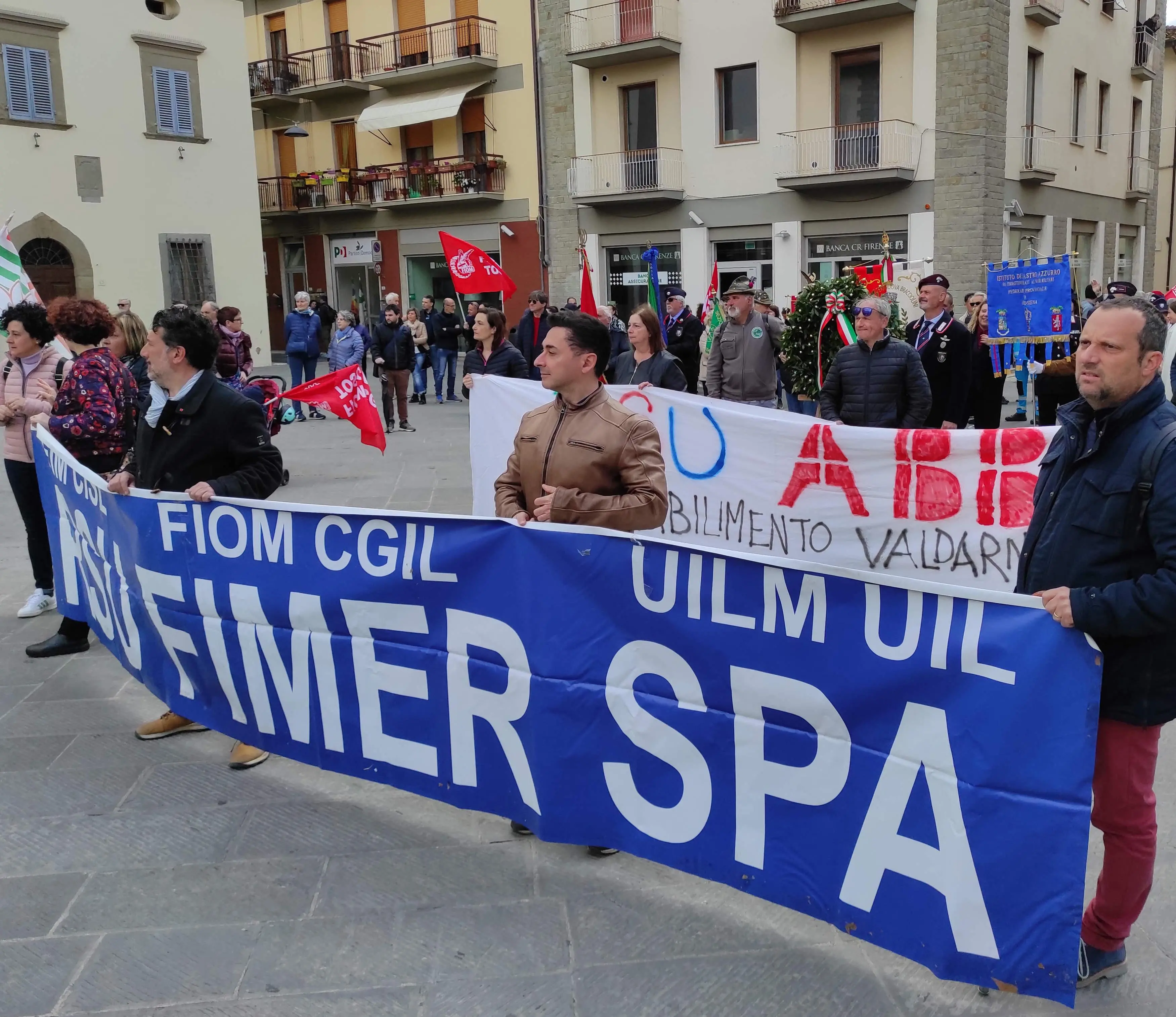 Fimer un calvario senza fine Sciopero e sit in al tribunale