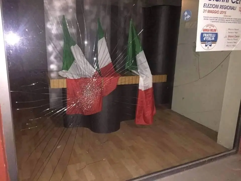 Vandali alla sede di Fratelli d'Italia e Alleanza Nazionale