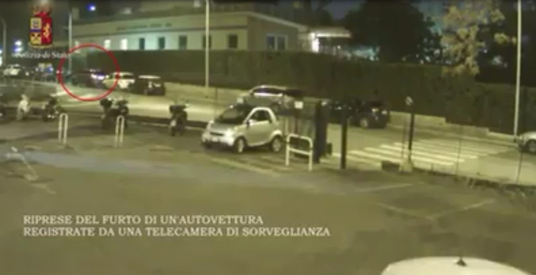 Raffica Di Controlli Alle Auto Ritrovata Una Punto Rubata Video