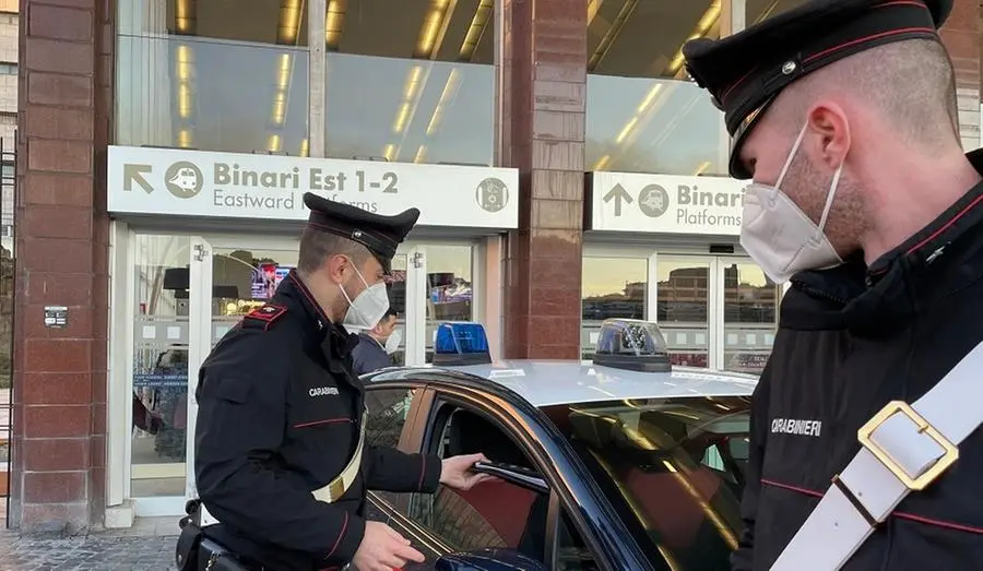 "Caccia" ai due baby-bulli della stazione