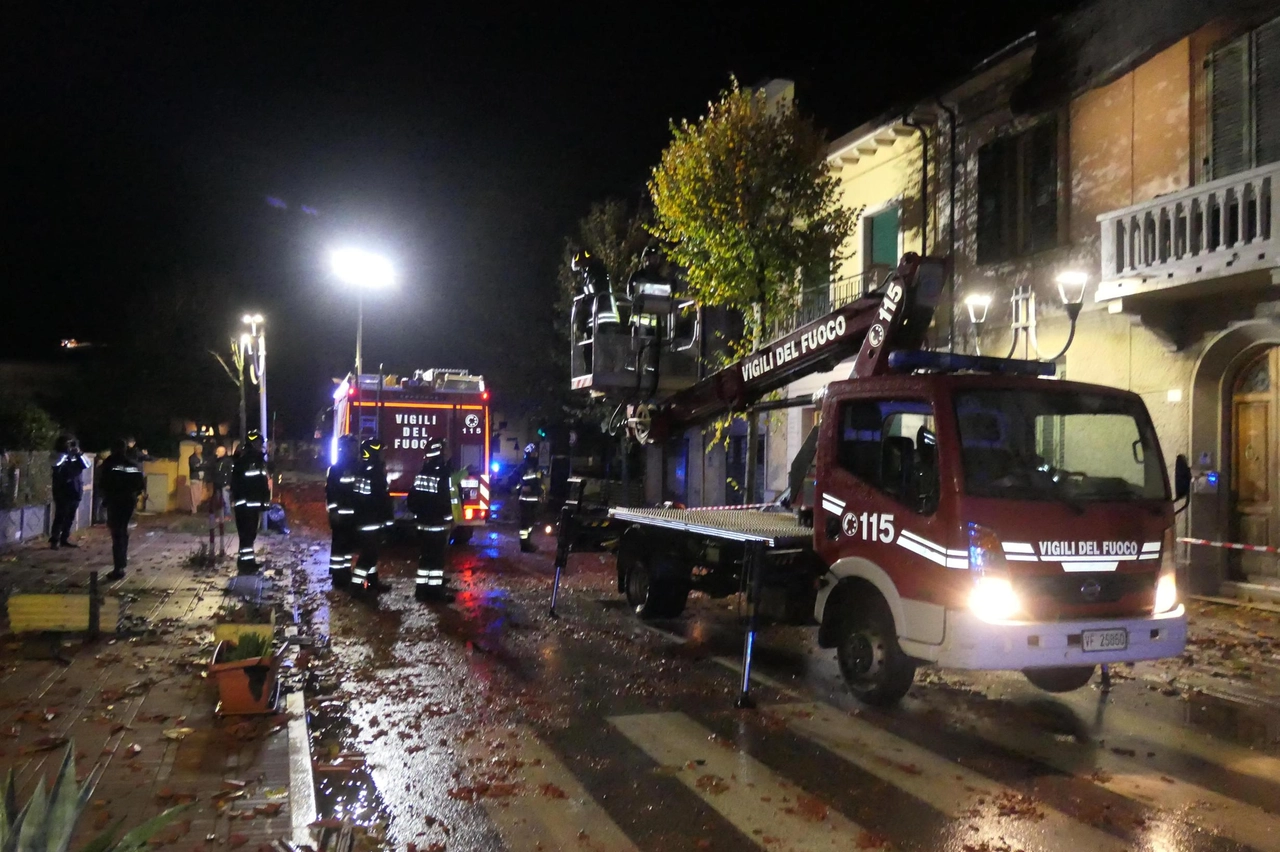 Nubifragi e frane. Tromba d’aria in Versilia. Paura a Pontremoli. Danni e strade interrotte