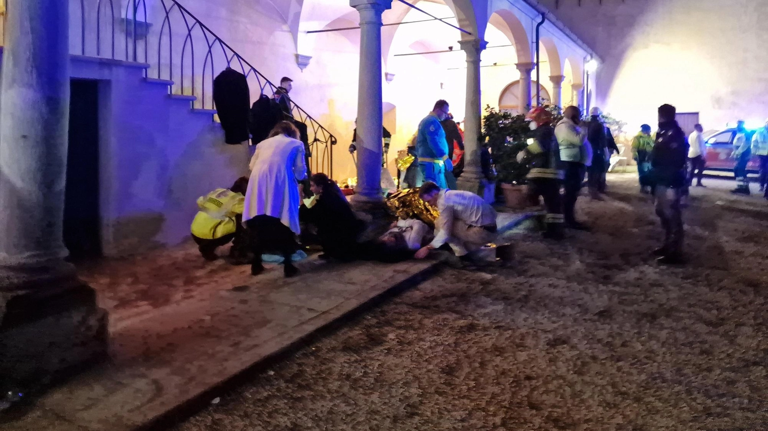 Paura in un ex convento. Festa di nozze diventa un incubo. Crolla il pavimento: 35  feriti