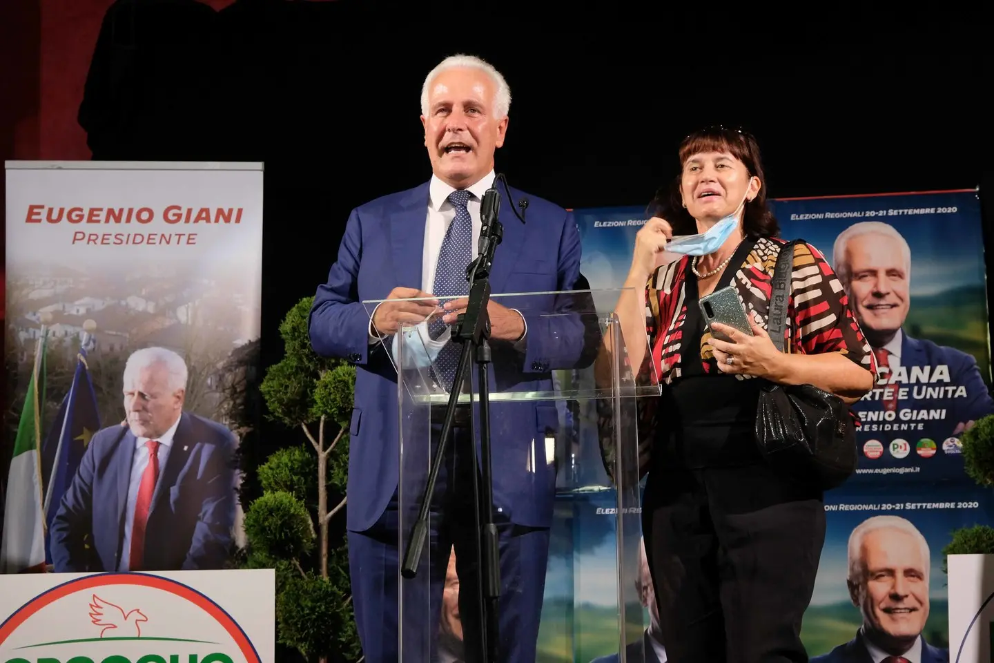 Giani vince le regionali: la moglie Angela accanto a lui, "Dedico a lei la vittoria"