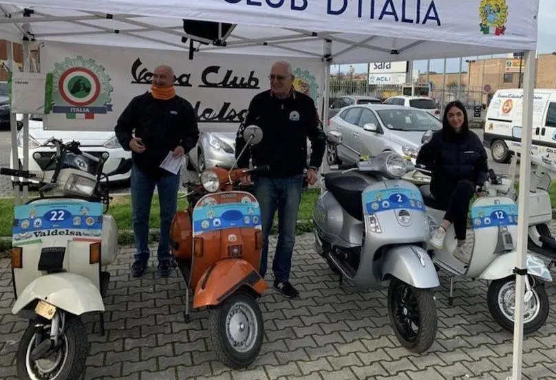 Vespa Club Valdelsa esulta