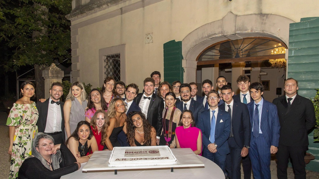 Rotaract Club Siena, passaggio del collare  La nuova presidente è Refiela Shoraj