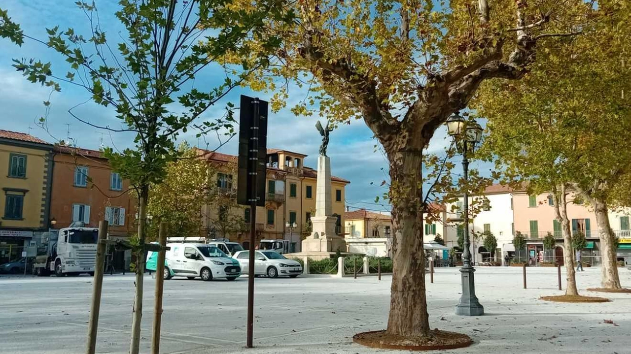 La nuova piazza della Repubblica, la più importante di Ponsacco, riaperta mercoledì senza alcuna inaugurazione