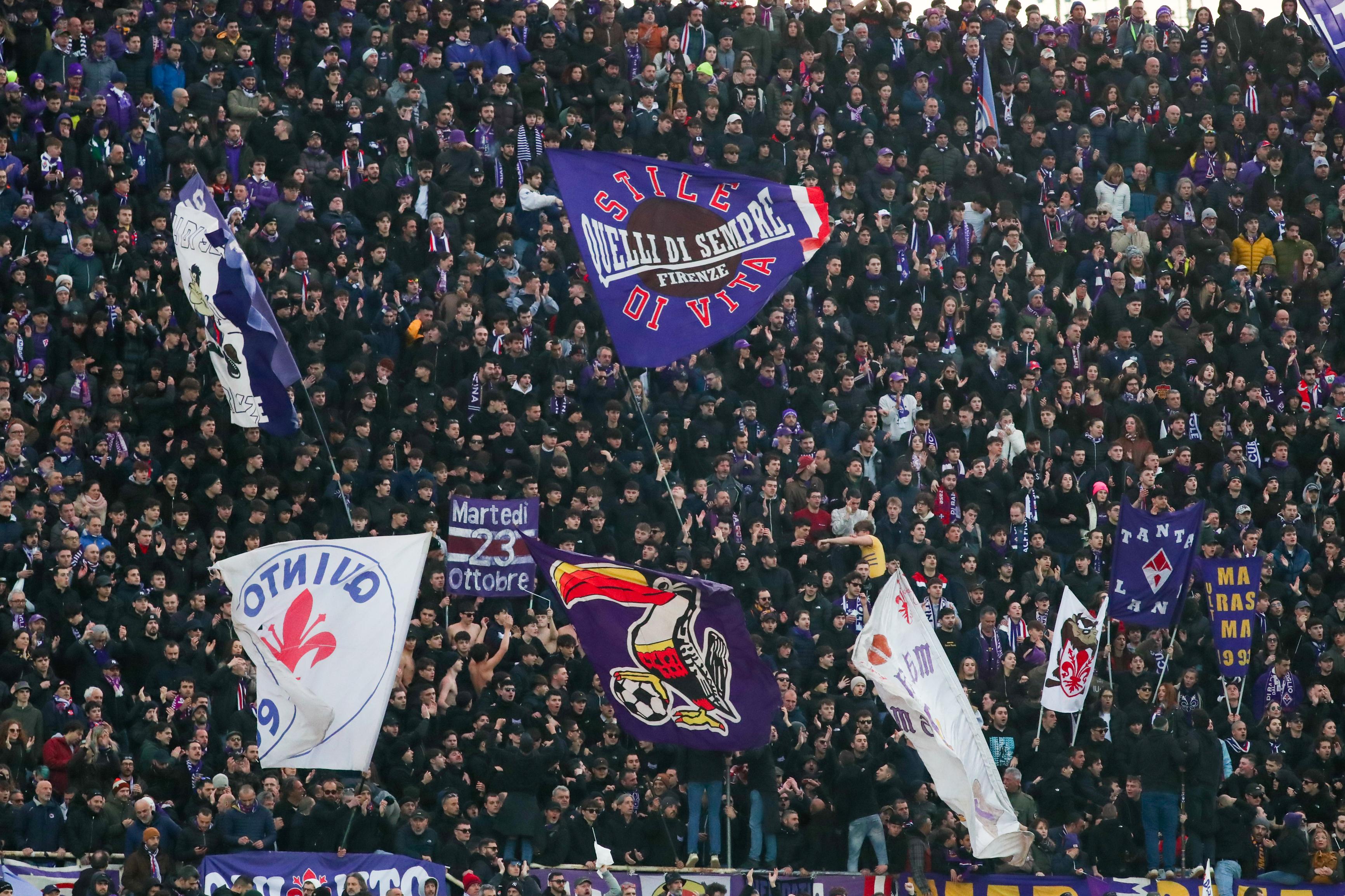 Fiorentina, coreografia offensiva contro la Juve in Curva Ferrovia: 50mila euro di multa alla società viola