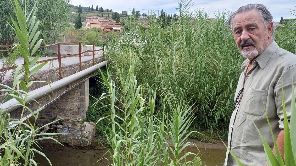 Ponticino crollato con l’alluvione. La rabbia delle famiglie residenti: "Disposte a pagare la ricostruzione"