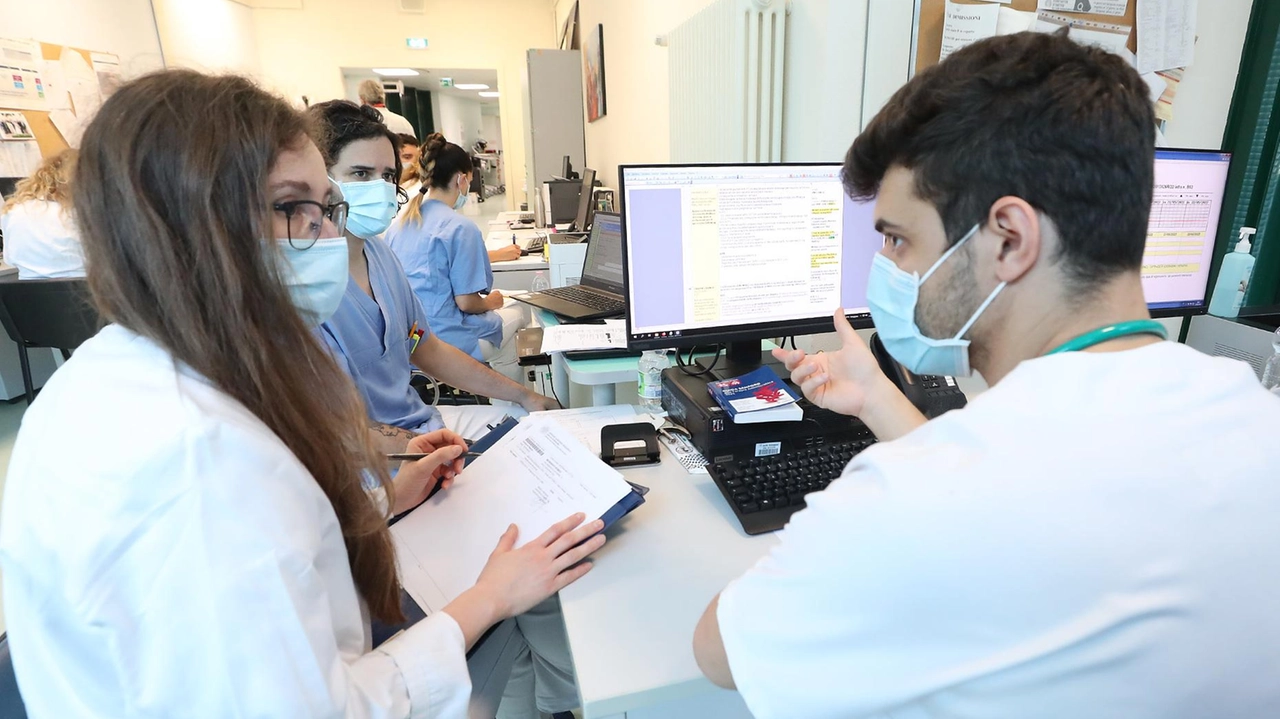 Specializzandi in ospedale in una immagine d’archivio