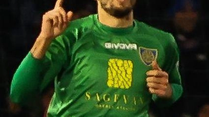 L’esultanza di Finotto dopo il gol nel derby di Pisa