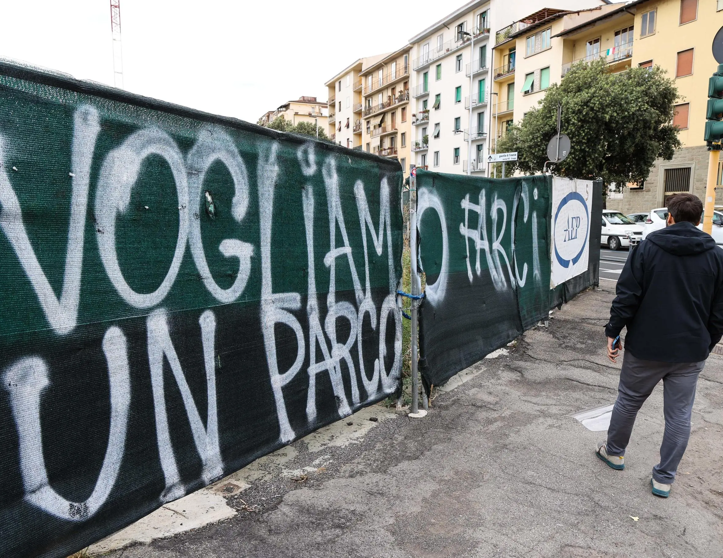 Via Mariti, ferita ancora aperta. Il corteo silenzioso, un anno dopo: "Risposte sul futuro dell’area"