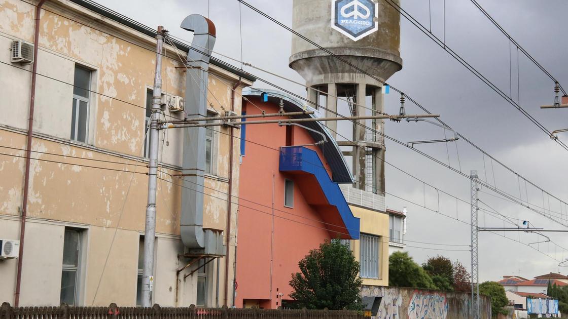 Torre cisterna ex Piaggio, confermato l’abbattimento entro l’estate