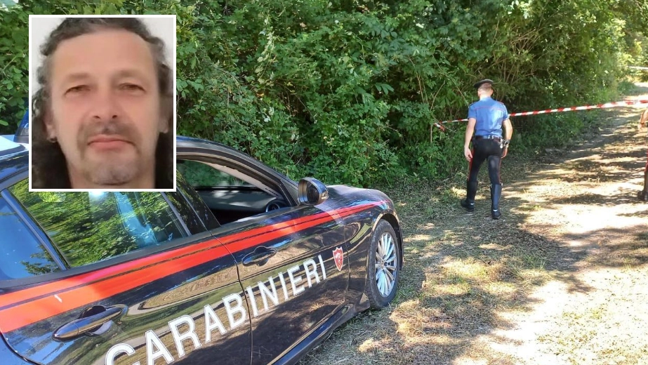 I carabinieri all'ingresso del casale dove è stato ucciso Stefano Daveti (nel riquadro)