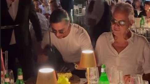 Salt Bae da Bocelli, serata vip con grigliata a Villa Alpebella, la dimora del tenore