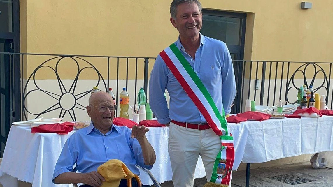 Valeriano Cosci insieme al sindaco Massimo Galli il giorno del taglio del nastro del primo lotto della struttura