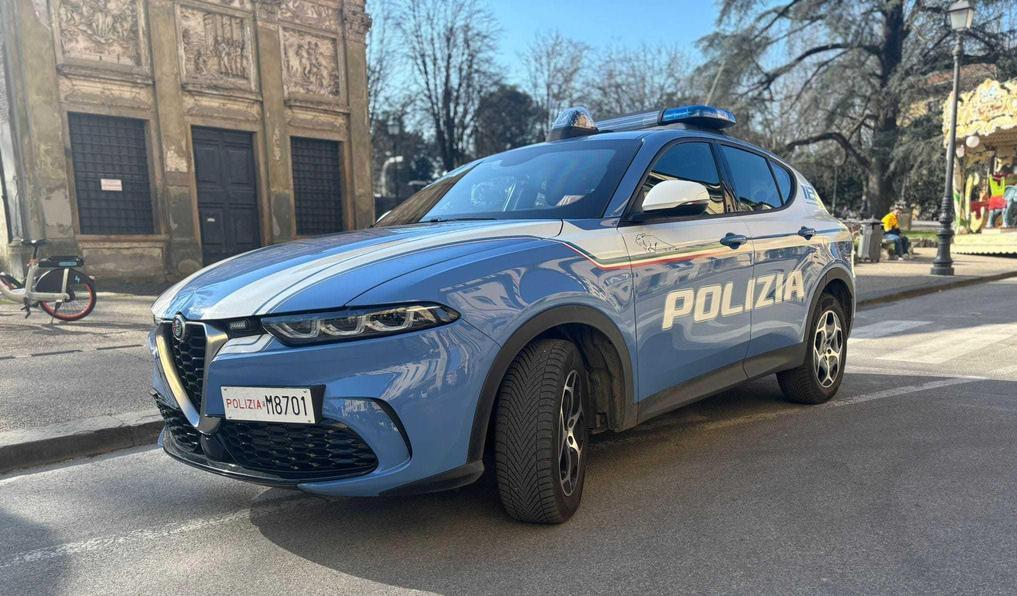 Pedinava l’ex moglie al lavoro. Arrestato dalla polizia un 40enne. Bloccato all’interno di un locale