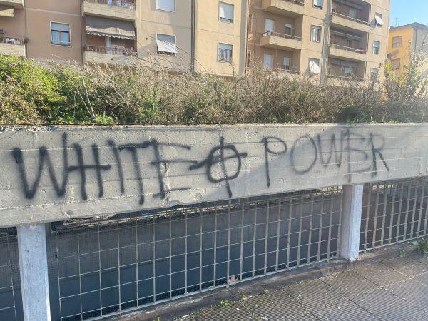 Scritte in piazza Dalla Chiesa a San Giovanni. Fioccano le reazioni