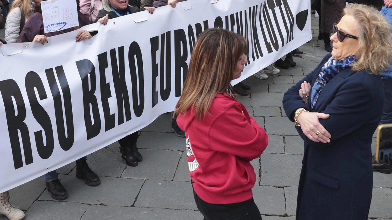 Anche la sindaca Nicoletta Fabio con le lavoratrici e i lavoratori dello stabilimento di Siena della Beko