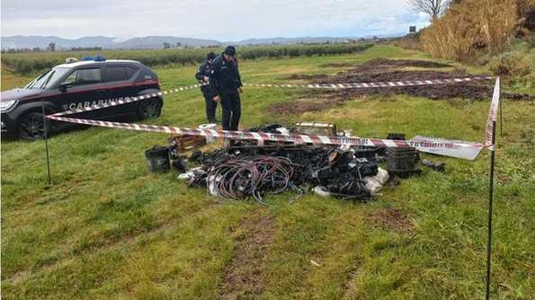 I carabinieri forestali hanno trovato nelle campagne di Roccastrada una discarica abusiva