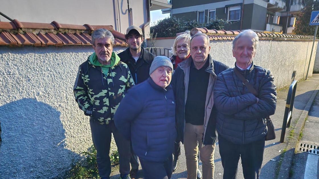 I residenti non si fidano: "Solo un piccolo passo. Ma adesso chiediamo che vada via il parroco"