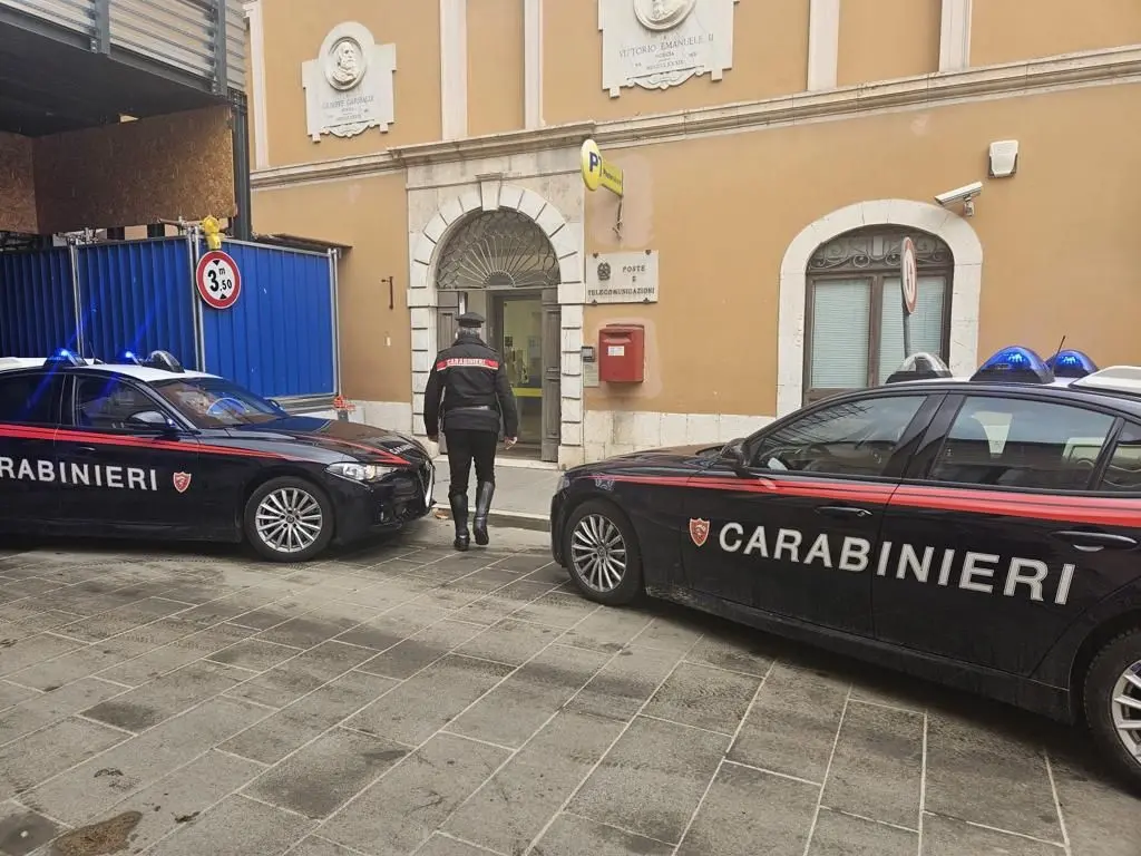 Giovane sorpreso in centro con la cocaina, scappa ma viene arrestato