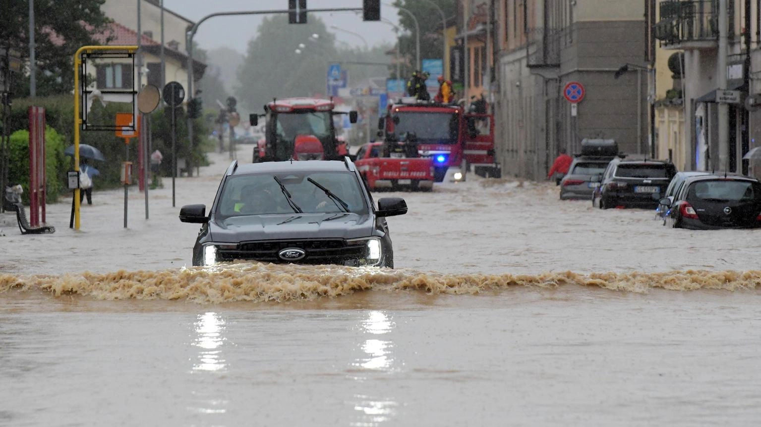 Maltempo, a Milano evacuate le comunità nel parco Lambro