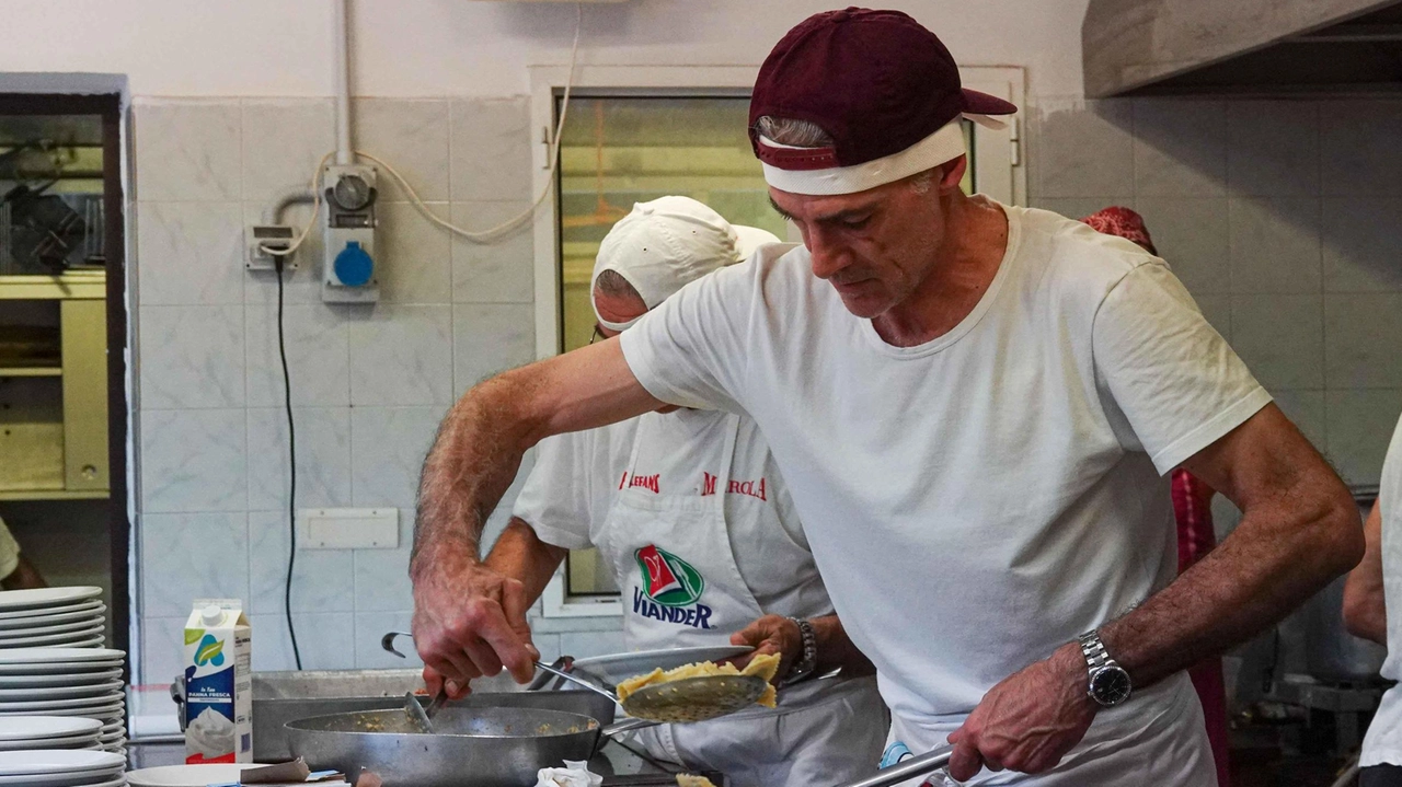 La parrocchia di Treggiaia celebra San Bartolomeo con una messa presieduta dal vescovo e una cena di beneficenza. Un momento di unione per la comunità.