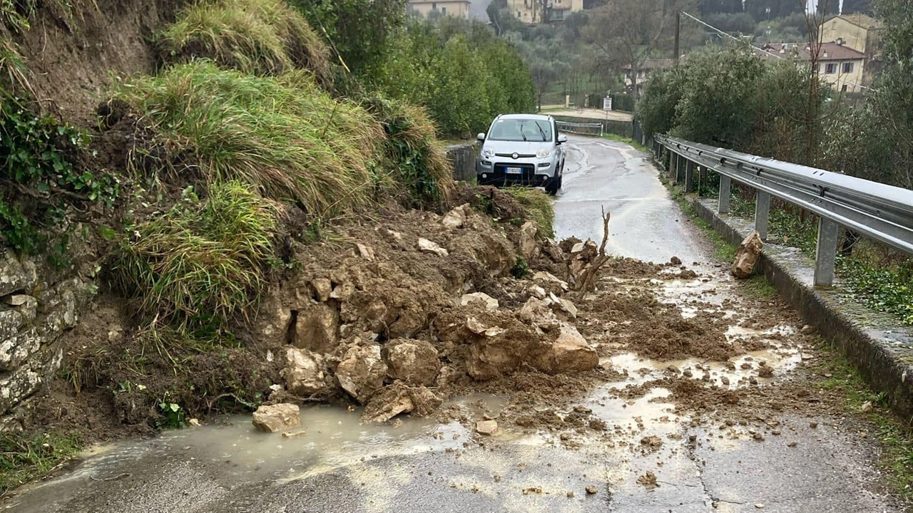 Maltempo, smottamenti del terreno e allagamenti a Bagno a Ripoli. Viabilità critica in diverse zone