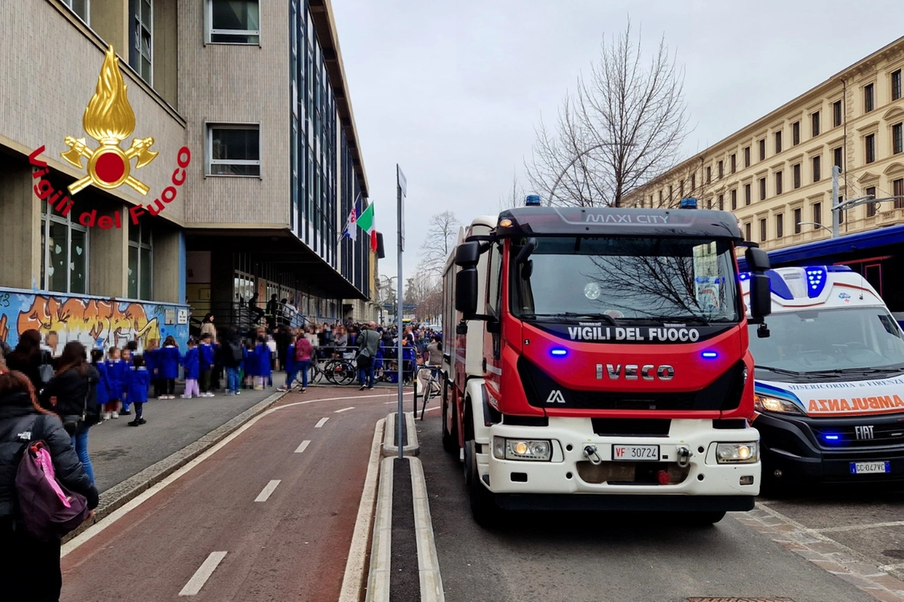 I vigili del fuoco in viale Lavagnini